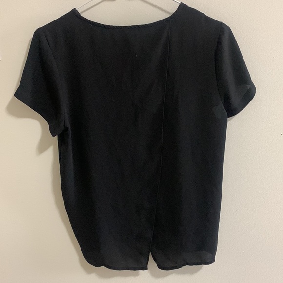 Small slit back tee - Picture 3 of 3